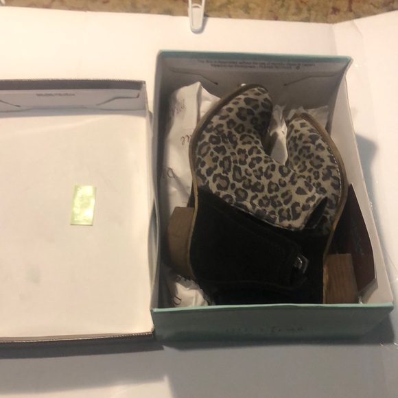 Woman’s  leopard print black short Boots - Picture 2 of 10